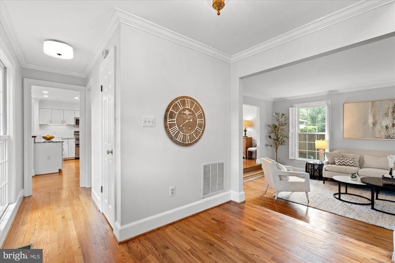 7287 Evans Mill Rd, Mclean, VA 22101