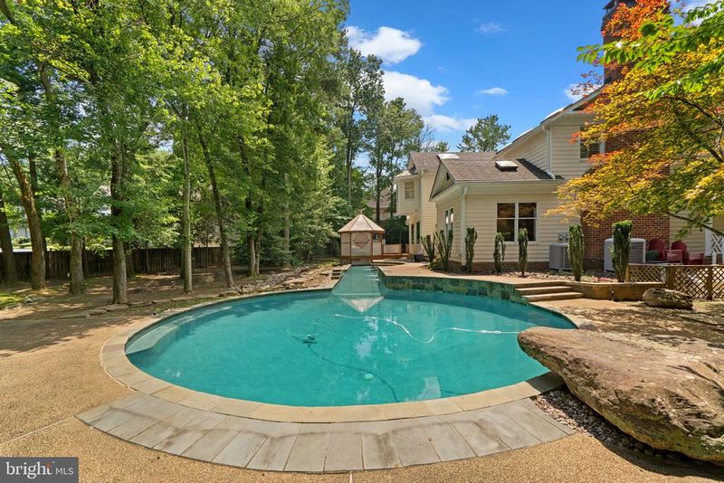 1301 Daviswood Dr, Mclean, VA 22102