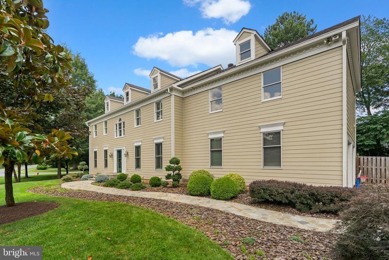 1301 Daviswood Dr, Mclean, VA 22102