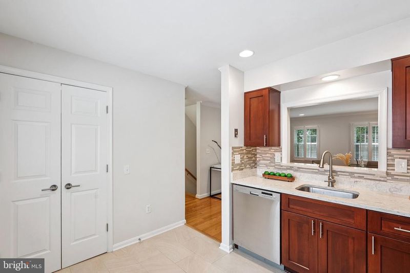 6861 Washington Blvd, Arlington, VA 22213