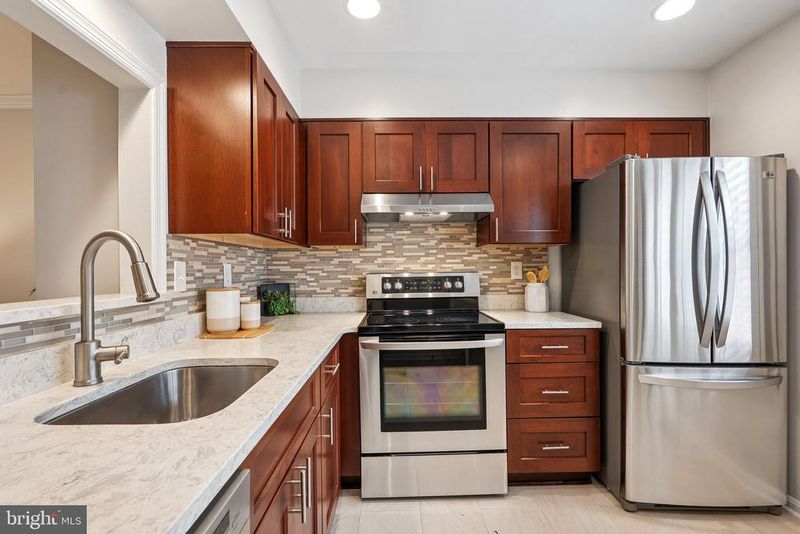 6861 Washington Blvd, Arlington, VA 22213