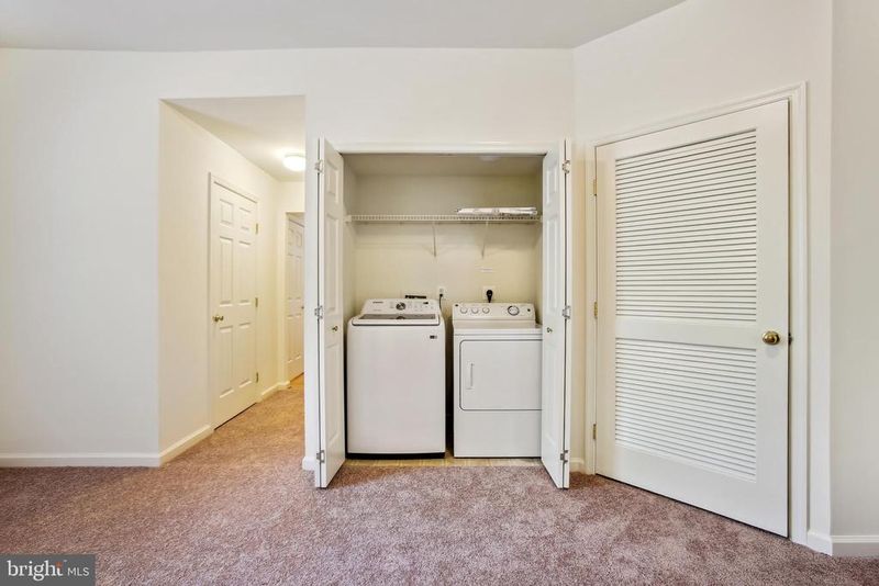 2975 Huntington Grove Sq, Alexandria, VA 22306