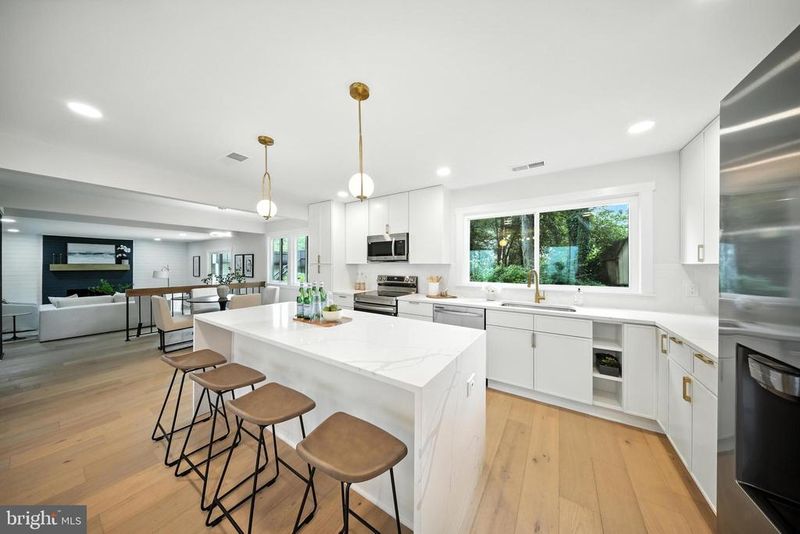 5503 Fireside Ct, Fairfax, VA 22032