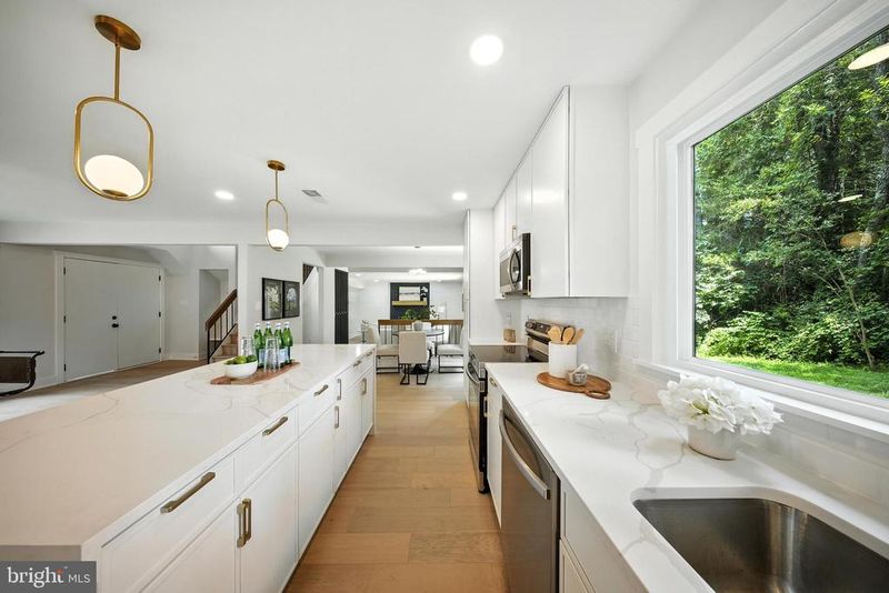 5503 Fireside Ct, Fairfax, VA 22032