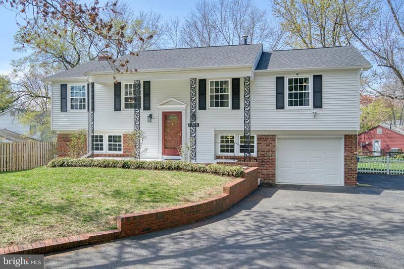 12805 Point Pleasant Dr, Fairfax, VA 22033
