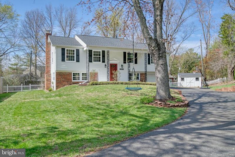 12805 Point Pleasant Dr, Fairfax, VA 22033