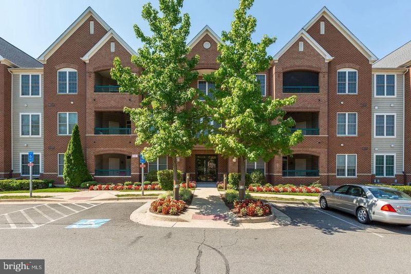 7065 Heritage Hunt Dr #101, Gainesville, VA 20155