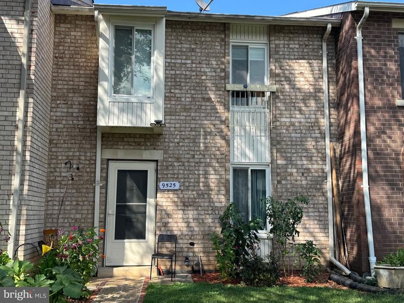9525 Tippett Ln, Montgomery Village, MD 20886
