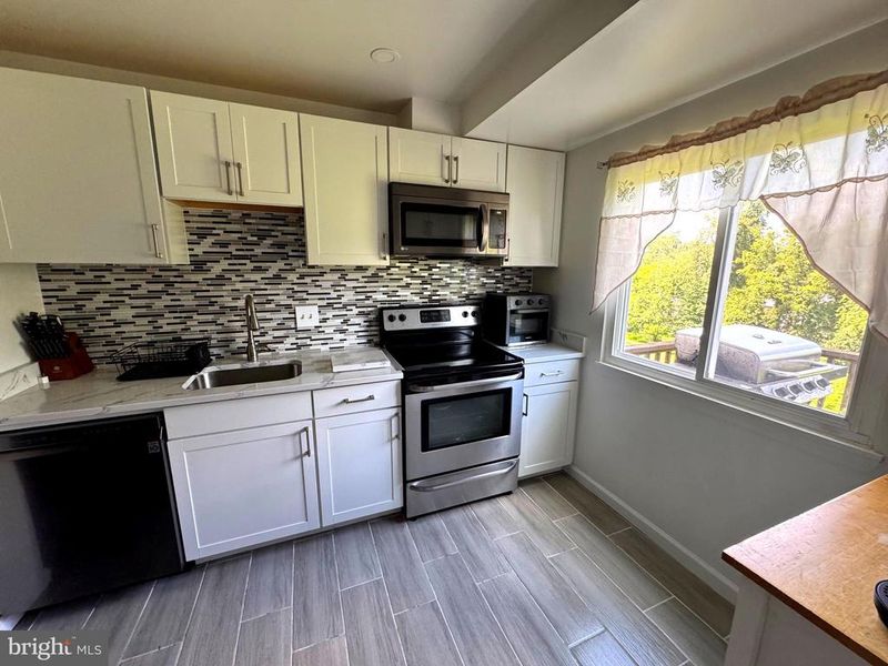9525 Tippett Ln, Montgomery Village, MD 20886