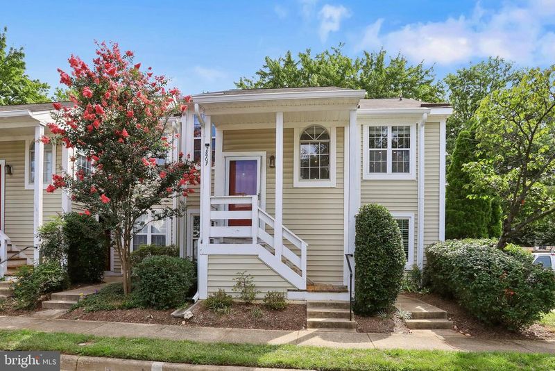 2867 Yarling Ct, Falls Church, VA 22042