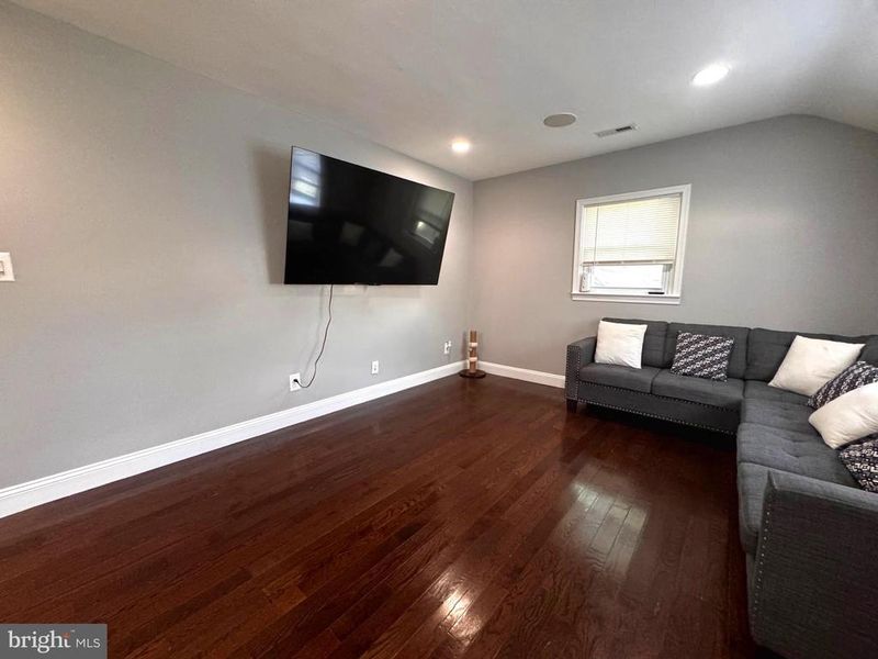 4010 73rd Ave, Hyattsville, MD 20784