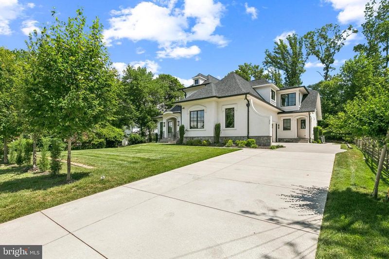 305 Old Courthouse Rd NE, Vienna, VA 22180