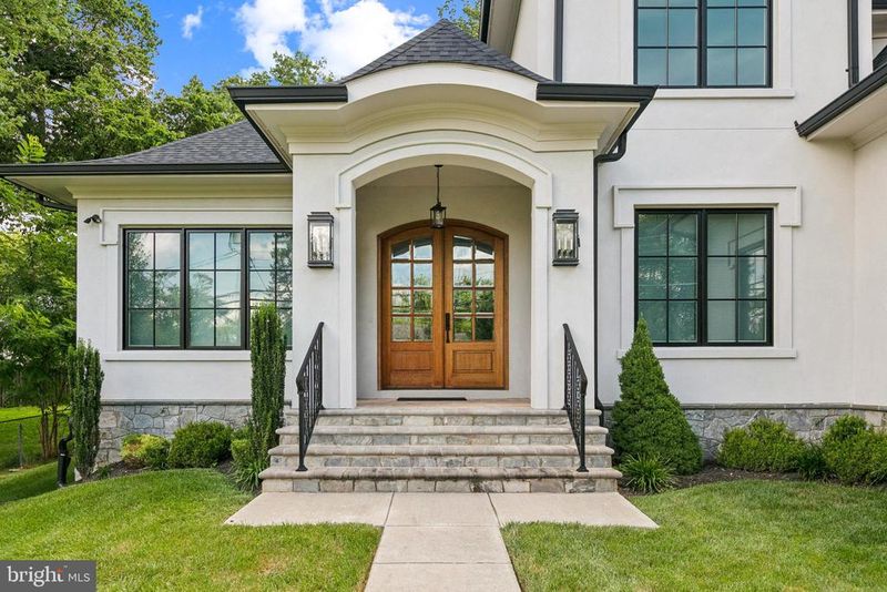 305 Old Courthouse Rd NE, Vienna, VA 22180