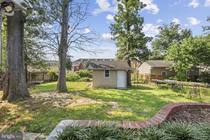 1005 Navahoe Dr, Silver Spring, MD 20903