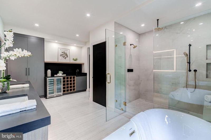 2017 N Greenbrier St, Arlington, VA 22205