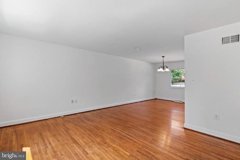 10422 Floral Dr, Adelphi, MD 20783