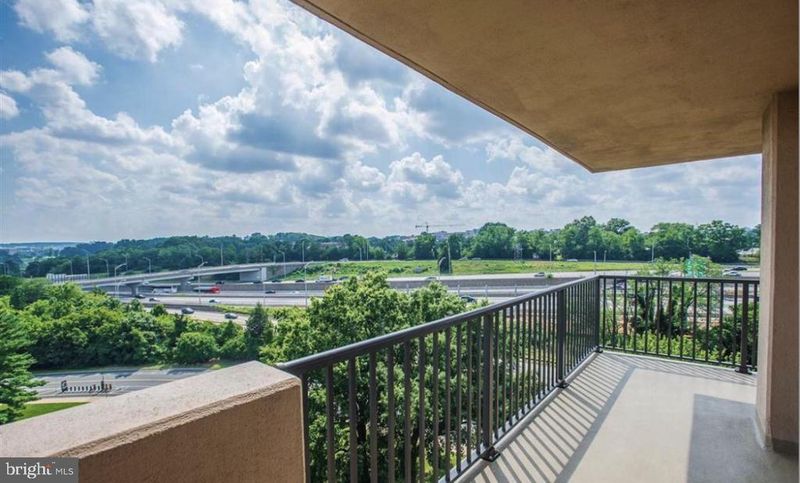 1300 Army Navy Dr #922, Arlington, VA 22202