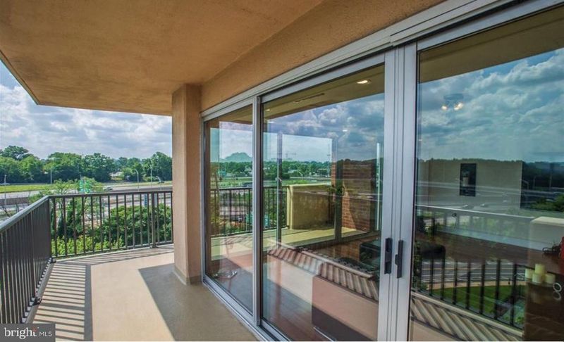 1300 Army Navy Dr #922, Arlington, VA 22202