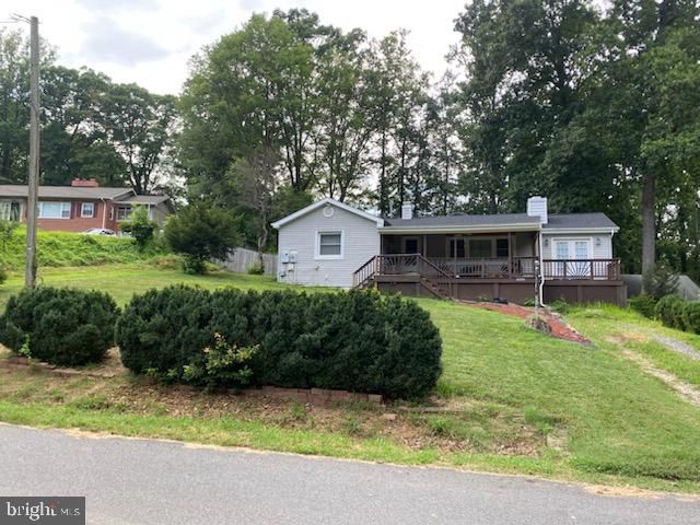 18318 Sharon Rd, Triangle, VA 22172