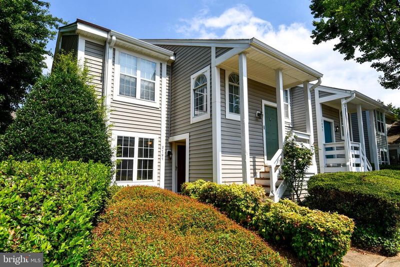 2797 Yarling Ct, Falls Church, VA 22042