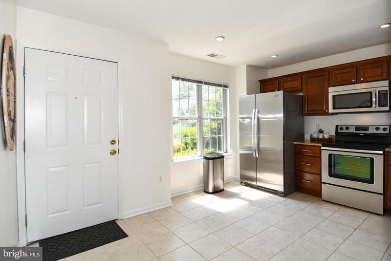 2797 Yarling Ct, Falls Church, VA 22042