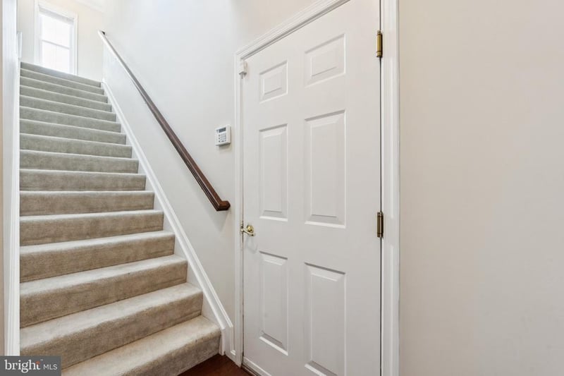 2807 Chinkapin Oak Ln, Woodbridge, VA 22191