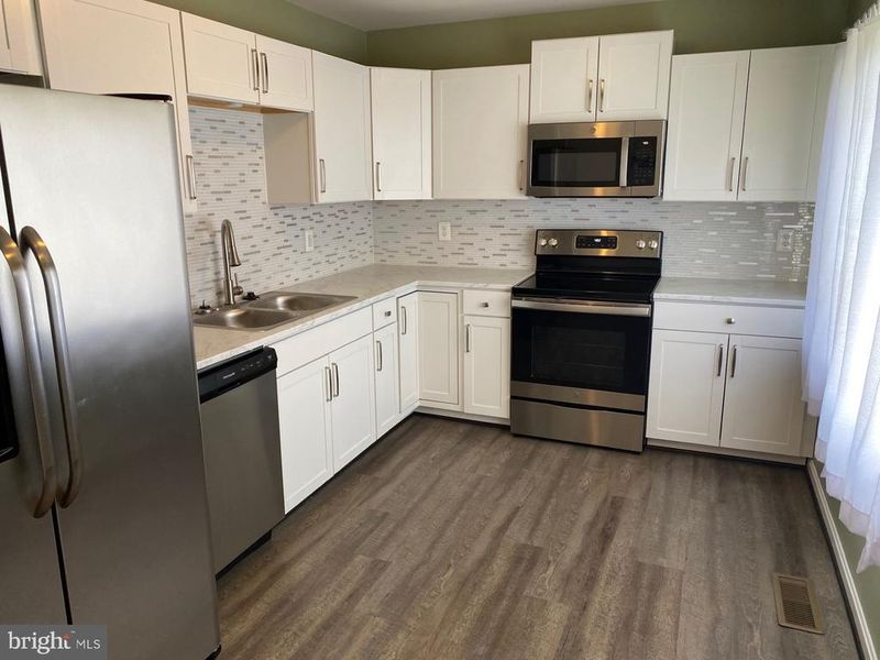 1210 Thomas Jefferson Pl, Fredericksburg, VA 22405