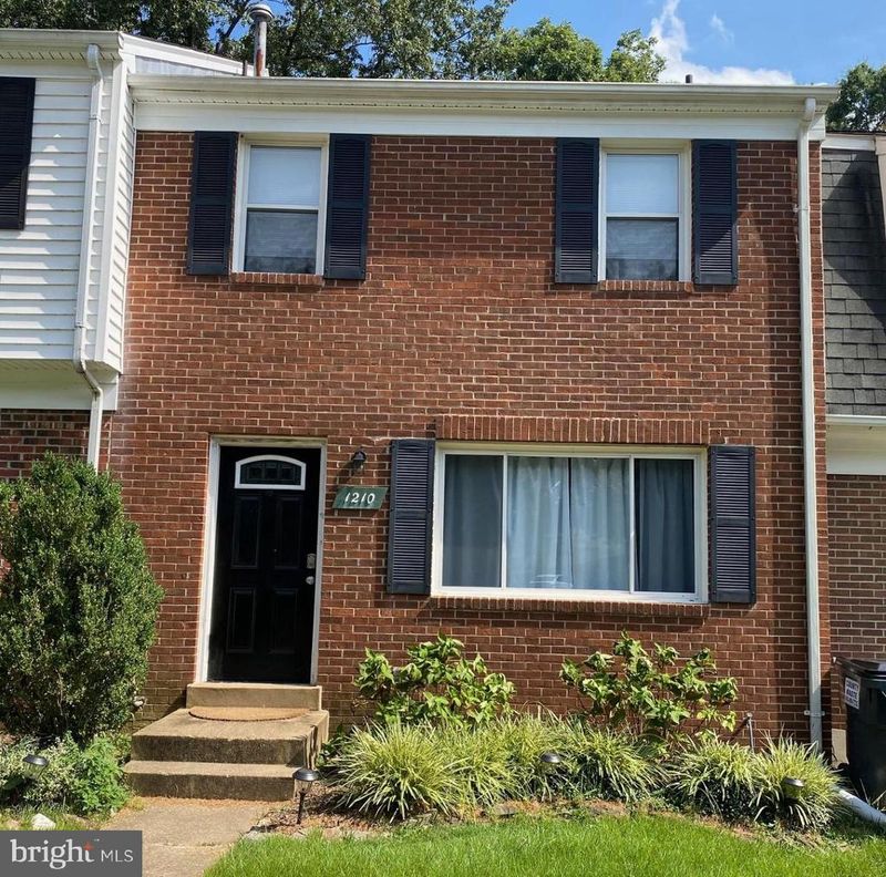 1210 Thomas Jefferson Pl, Fredericksburg, VA 22405