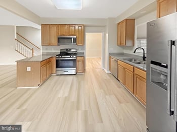 813 Summer Walk Dr, Gaithersburg, MD 20878