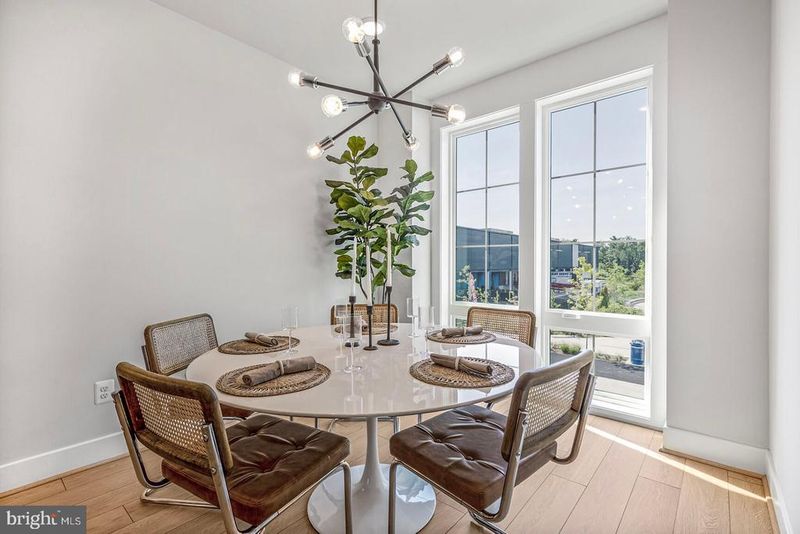 2608 Fall Line St, Alexandria, VA 22301