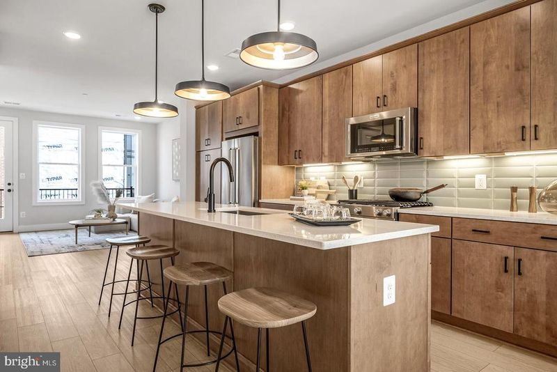 2608 Fall Line St, Alexandria, VA 22301