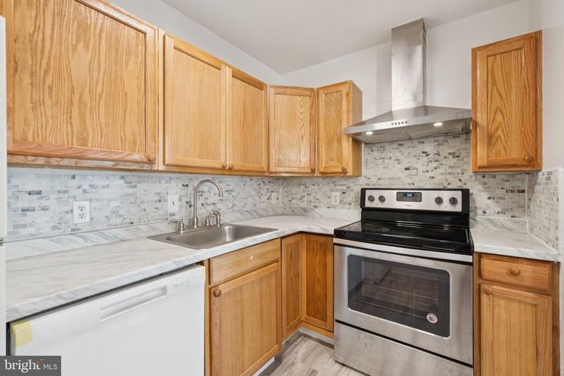 202 Chesterfield Ln #302, Stafford, VA 22556