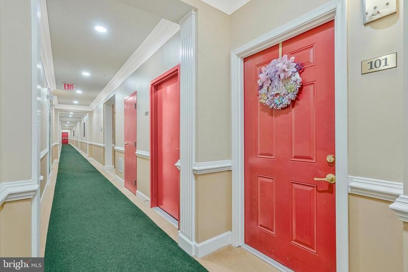 7065 Heritage Hunt Dr #101, Gainesville, VA 20155