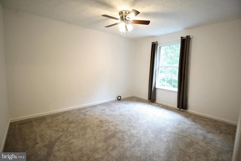 18040 Tebbs Ln, Dumfries, VA 22026