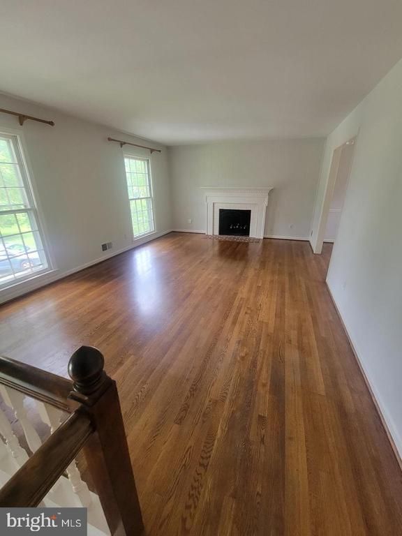 7063 Wolftree Ln, Rockville, MD 20852