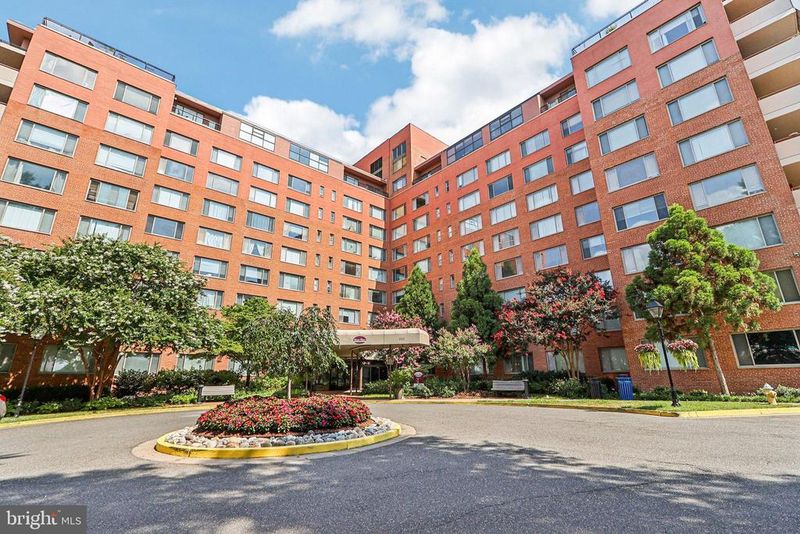 1111 Arlington Blvd #431, Arlington, VA 22209