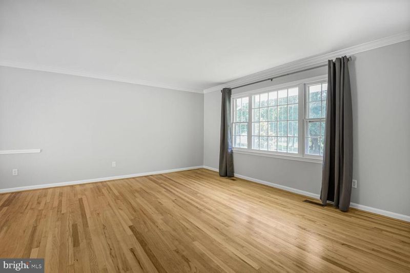 11733 Ambleside Dr, Potomac, MD 20854
