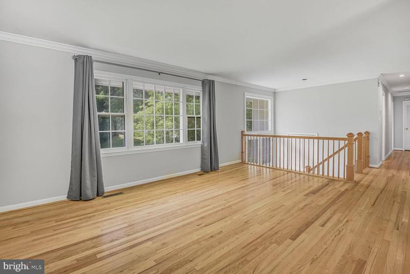 11733 Ambleside Dr, Potomac, MD 20854