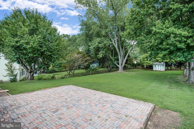 11733 Ambleside Dr, Potomac, MD 20854