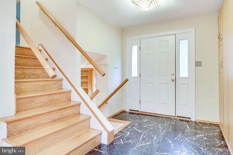 9907 Corsica St, Vienna, VA 22181