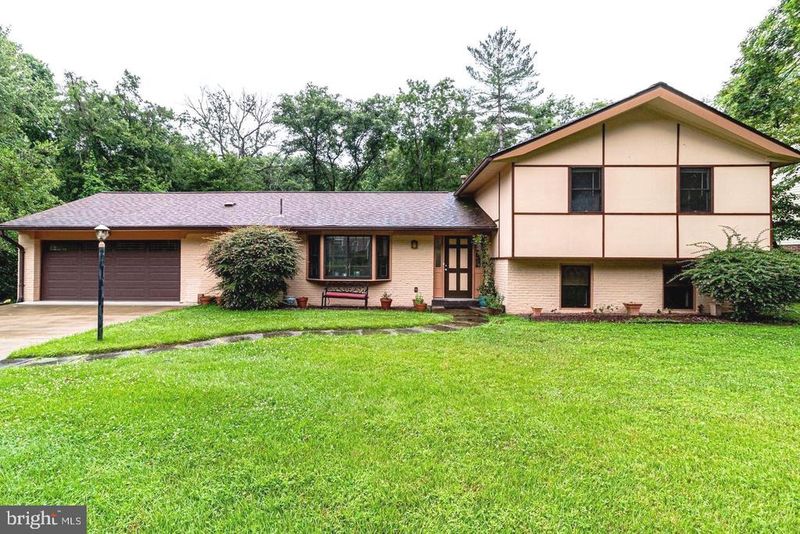 9907 Corsica St, Vienna, VA 22181