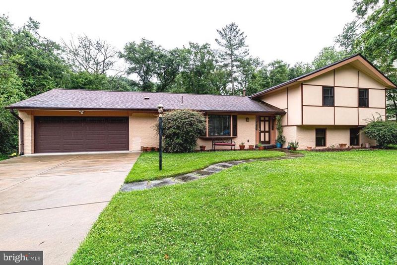 9907 Corsica St, Vienna, VA 22181