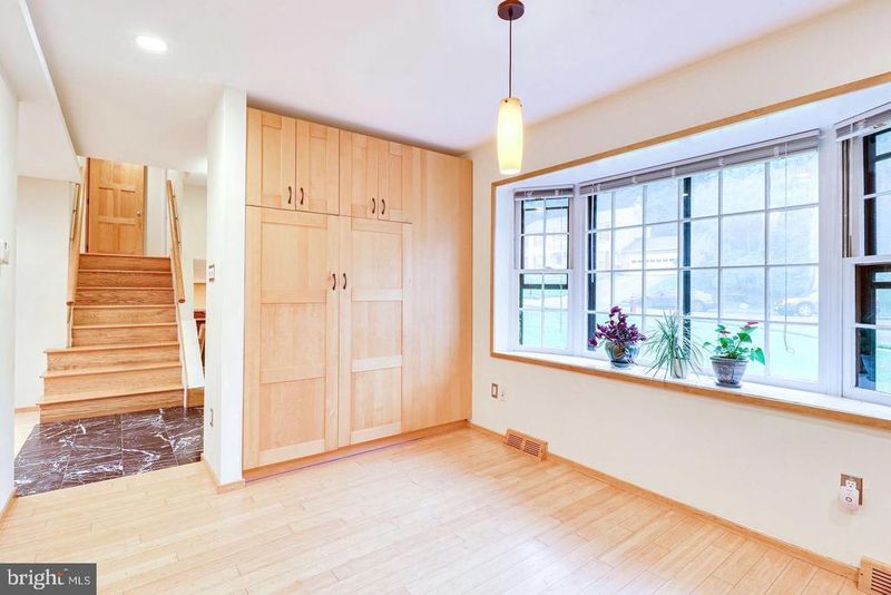 9907 Corsica St, Vienna, VA 22181