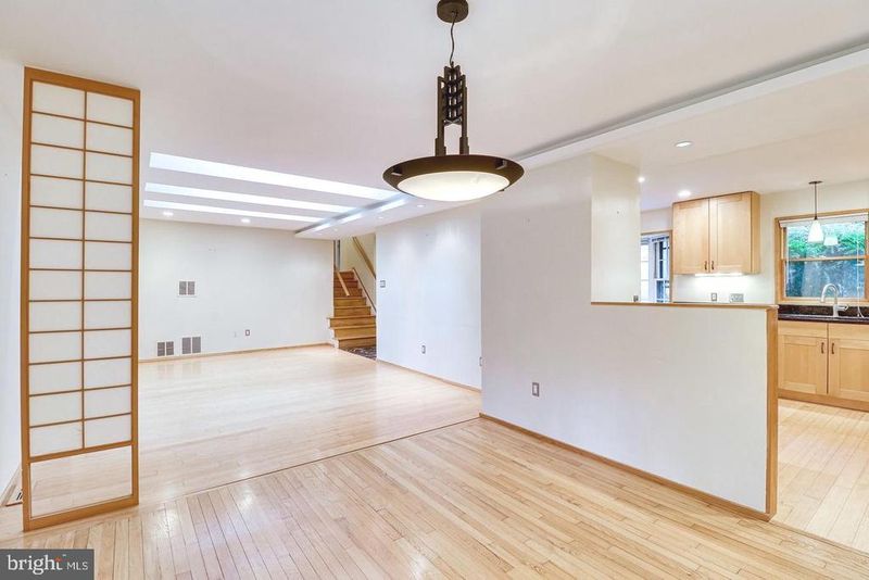 9907 Corsica St, Vienna, VA 22181