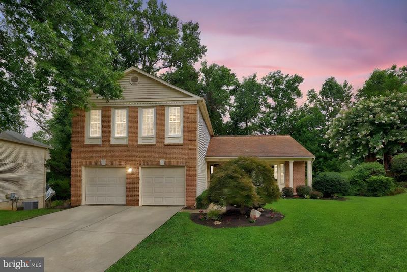 8304 Forestree Ct, Vienna, VA 22182