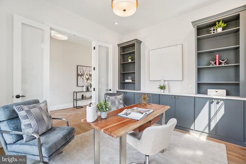 1015 20th St S, Arlington, VA 22202