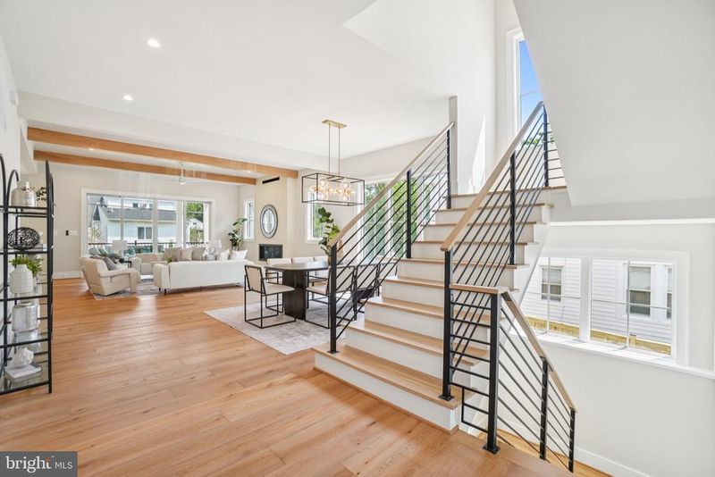 1015 20th St S, Arlington, VA 22202