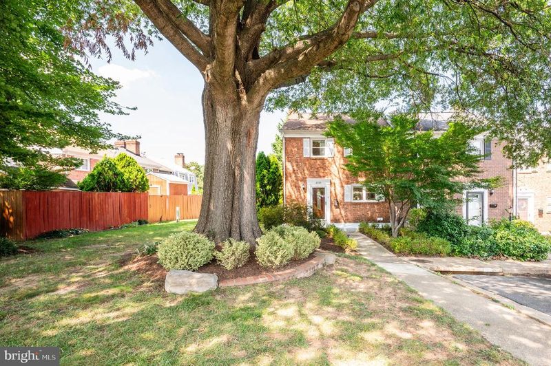 6065 Hardwick Pl, Falls Church, VA 22041