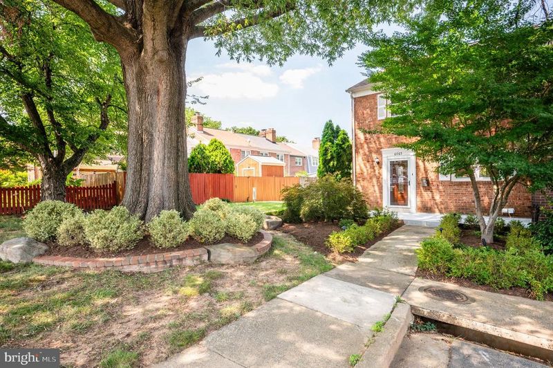 6065 Hardwick Pl, Falls Church, VA 22041