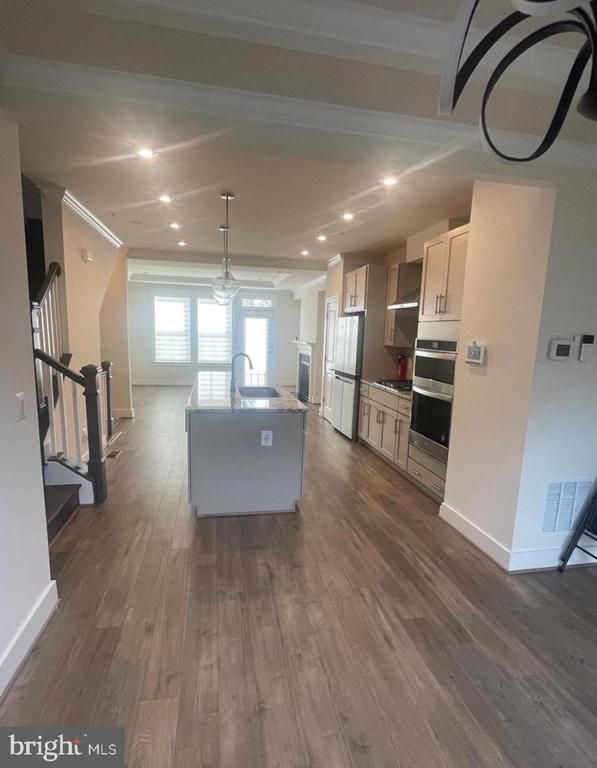 2228 S Glebe Rd, Arlington, VA 22207